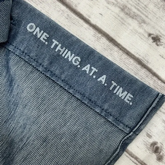 Lululemon Mens Shirt XL Blue Commission Chambray Casual Golf Oxford Stretch - Picture 8 of 9